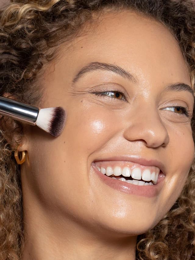 ILIA - Complexion Brush | Liquid + Cream Complexion Product Brush Made with FSC Certified Wood, Aluminum, + Soft, Vegan Bristles | Expertly Crafted | Non-Toxic, Vegan, Cruelty-Free, Recyclable
