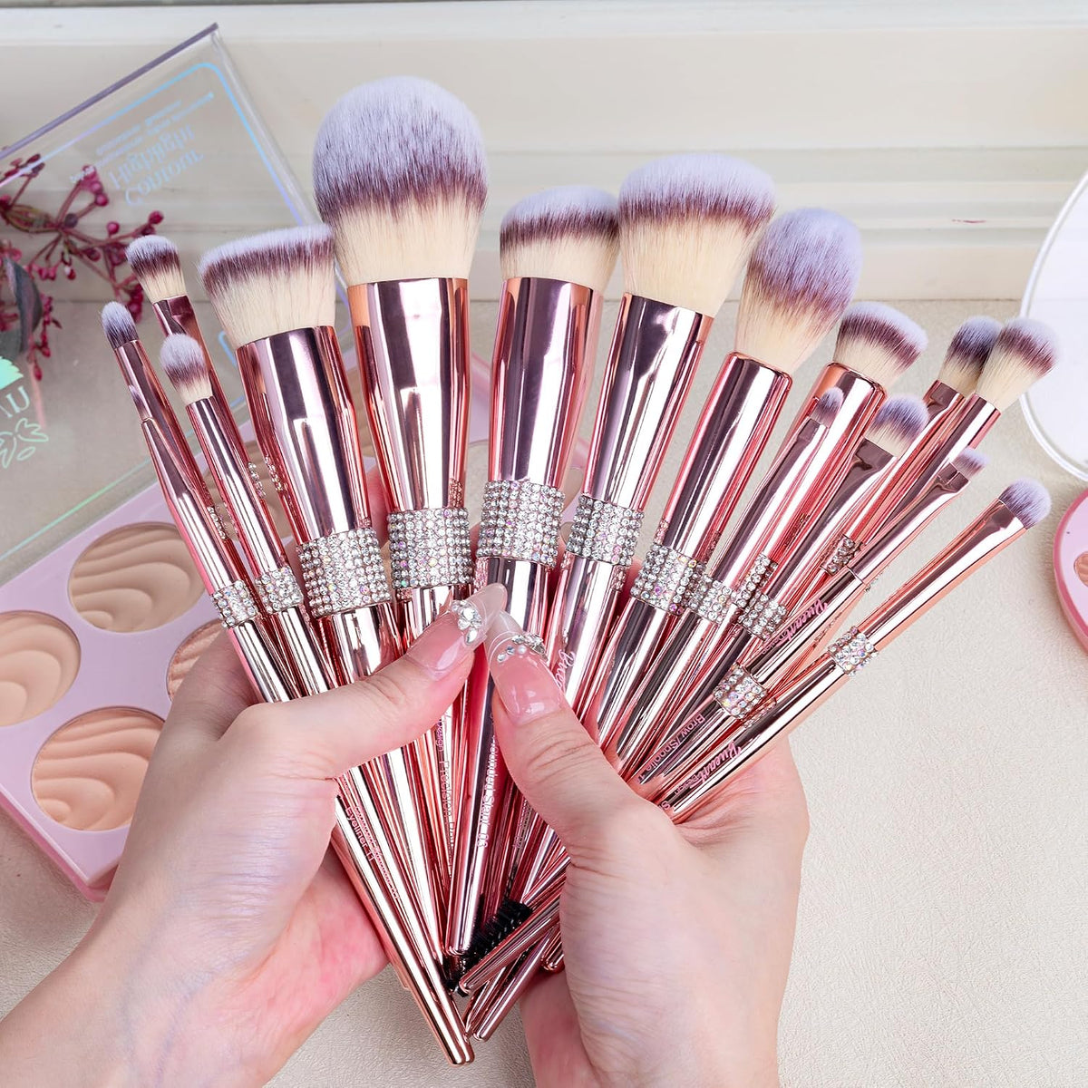 Bueart Design 16Pcs Professional Makeup Brushes Set with Elegant Holder